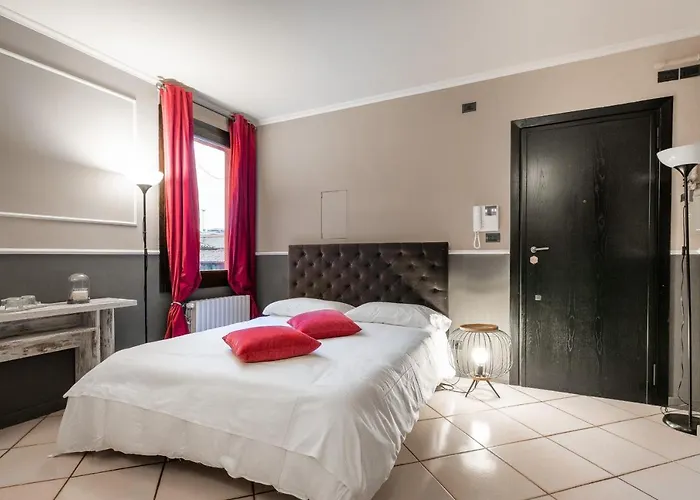 Fusari A Piazza Maggiore By Wonderful Italy 3*